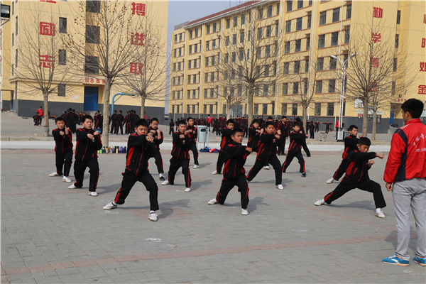 嵩山少林寺武术学校学生习武现场