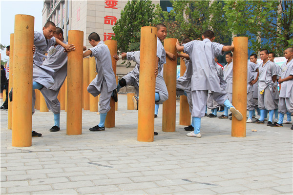 嵩山少林寺武术学校学生少林绝技的炼成方法