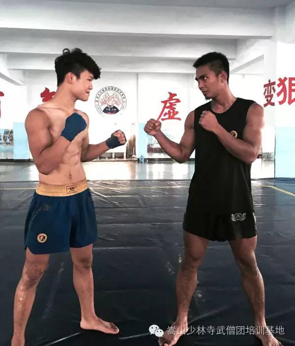 嵩山少林寺武术学校教练员指导现场