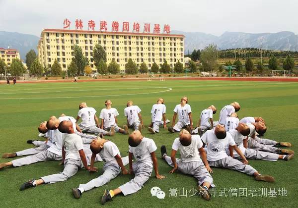 武术学校集体个性一字马