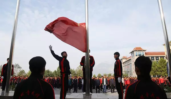 嵩山少林寺武术学校师生升国旗活动