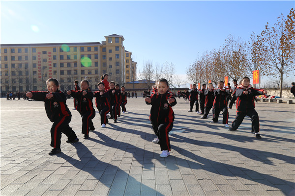 嵩山少林寺武校女子系练习正宗少林套路