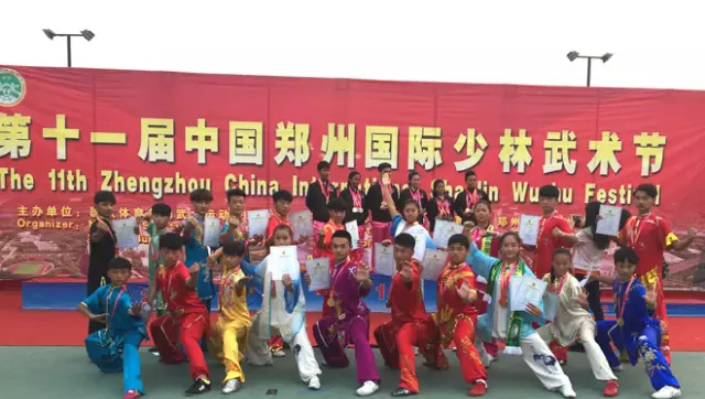 嵩山少林寺武校获奖学生集体合影
